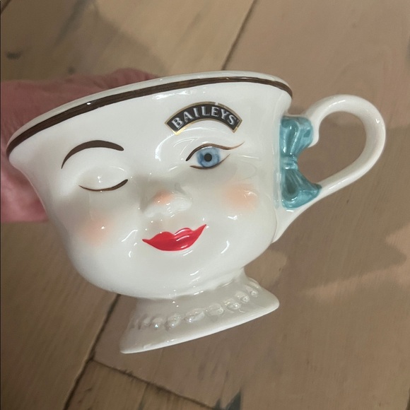 Baileys face mugs, set of two - Picture 5 of 5